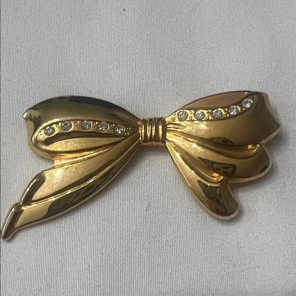 Vintage bow shaped pin with crystal accents EVC perfect for a lapel or scarf
